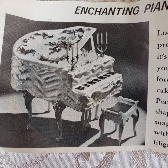 WILTON Enchanting Grand Piano Cake Kit. Vintage 1973 - Picture 1 of 7